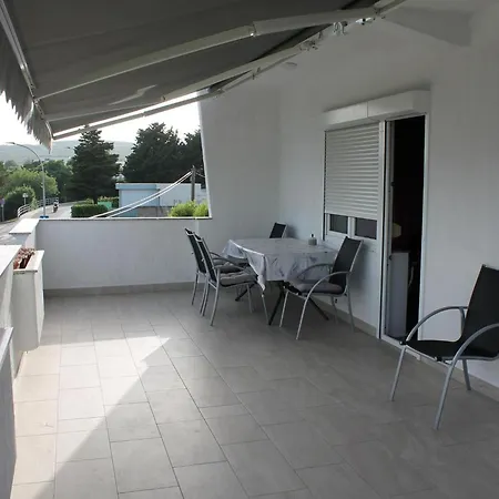 Апартаменты Serene Sea View Krk With Balcony - Two Bedroom With Sea View And Balcony Крк